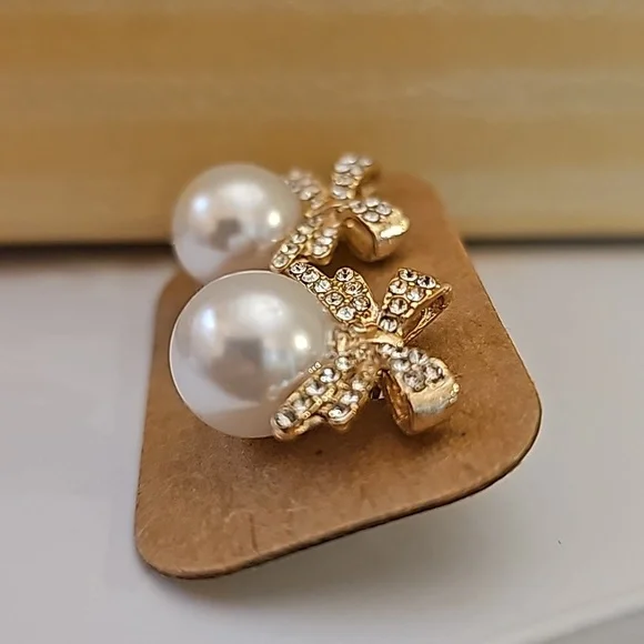 Pearl Rhinestone Bow Earrings NWOT - Picture 4 of 4